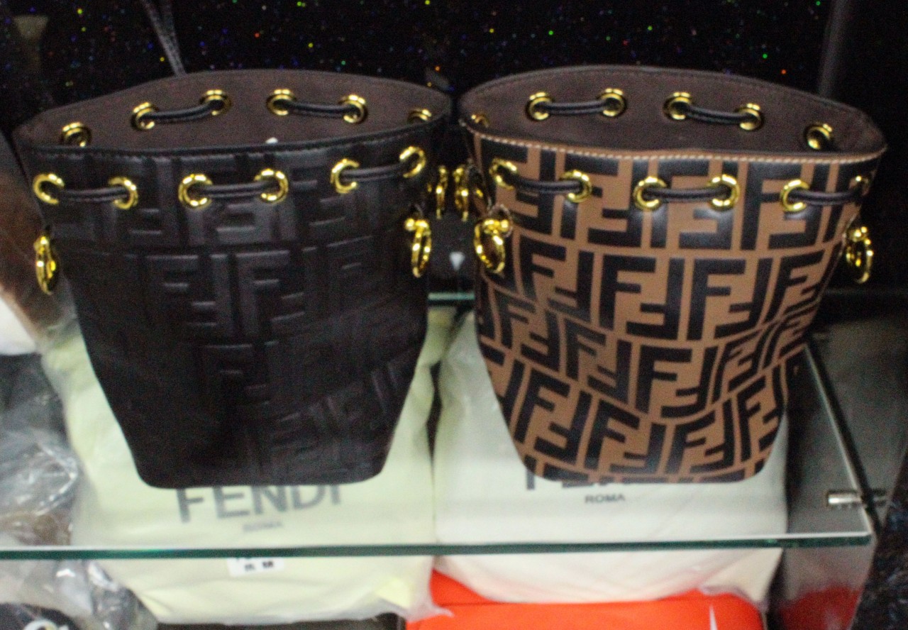 펜디 [FENDI] 수입고급 몬트레조 미니버킷백 (국내배송)