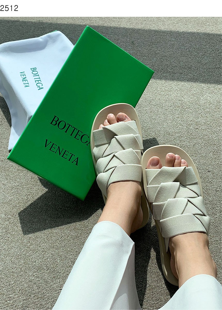 보태가베네타 [BOTTEGA VENETA] 수입프리미엄라인 플렛뮬 샌들(국내배송)