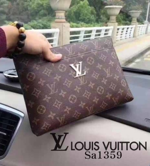 루이비통 [LOUIS VUITTON] LV 클러치 (국내배송)