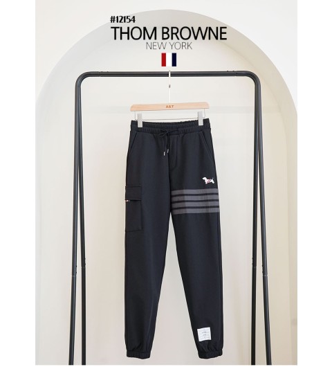 [THOM BROWNE] 톰브라운 남성 배색 도그자수 4바 기모 포켓 조거 팬츠 (국내배송)