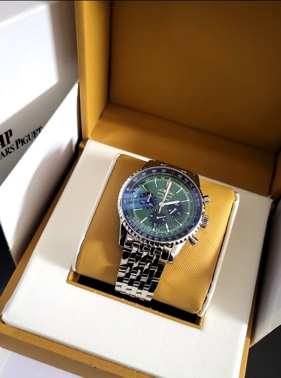 브라이틀링 BREITLING NavigatorTimer B01 (국내배송)