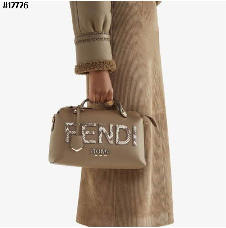 [FENDI] 팬디 파이톤 바이 더 웨이 토트백 (국내배송)