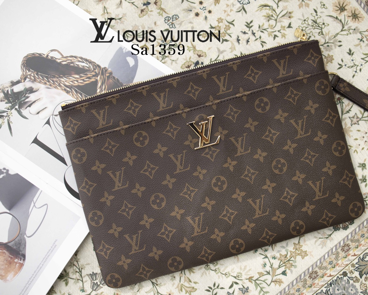 루이비통 [LOUIS VUITTON] LV 클러치 (국내배송)