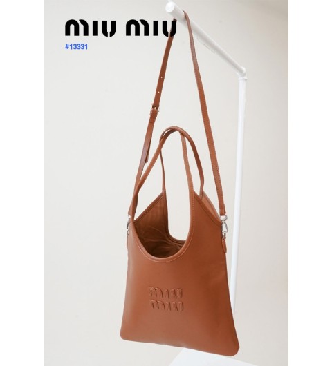 [MIUMIU] 미우미우 레더 쇼퍼 토트백  (국내배송)